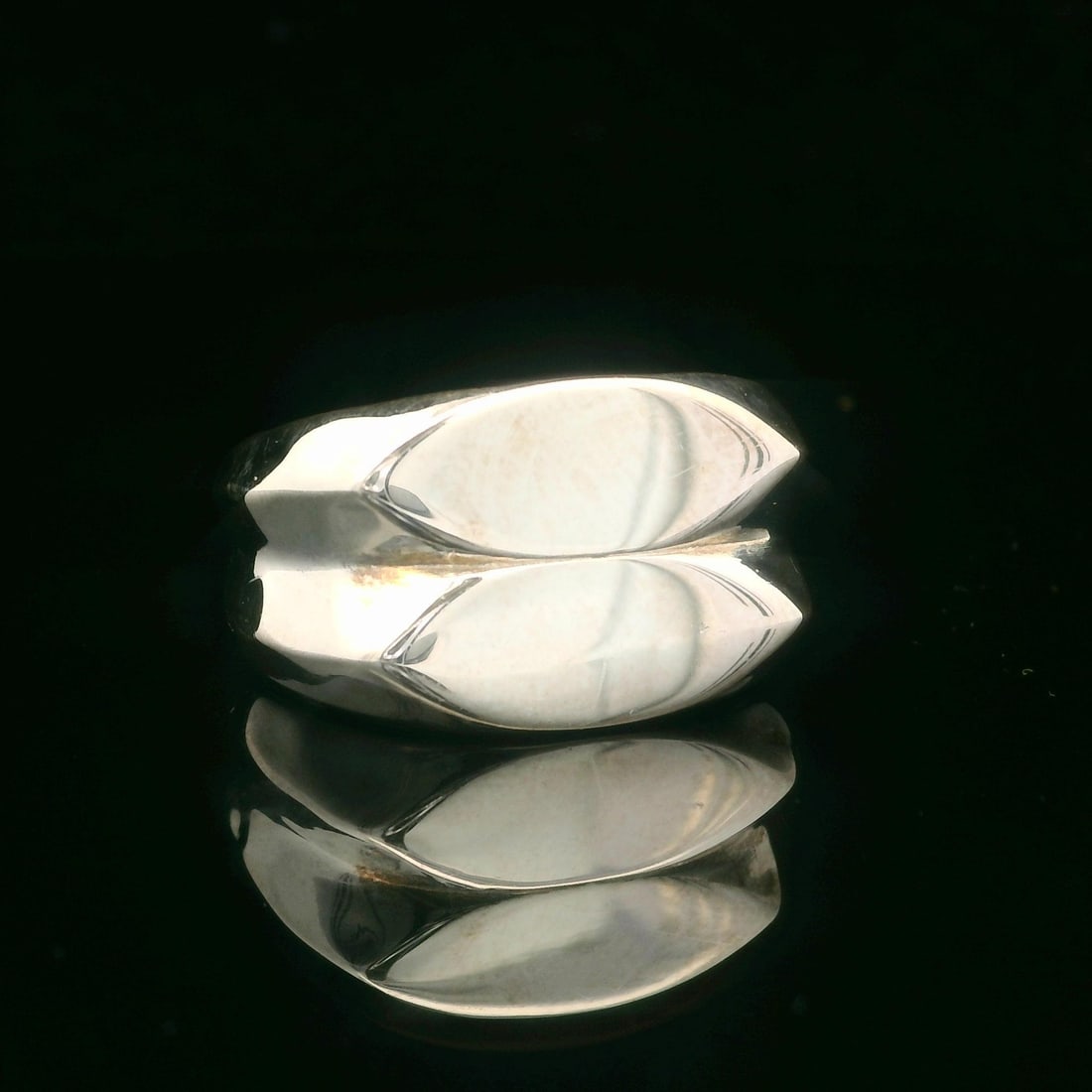 Sterling Silver Dual Navette Signet Ring Polished Top Hammered Sides: Sterling Silver Dual Navette Signet Ring Polished Top Hammered Sides This exquisite dual navette signet ring features a polished top with elegantly hammered sides, crafted from high-quality sterling s
