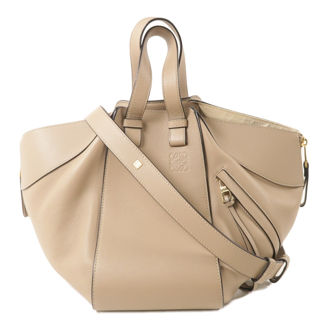 LOEWE Hammock Medium calfskin 2way shoulder bag beige: LOEWE Hammock Medium calfskin 2way shoulder bag beige A LOEWE Hammock Medium 2Way Shoulder Bag in beige calfskin leather with a BeigexClay colorway. This women's bag is described as very good conditio