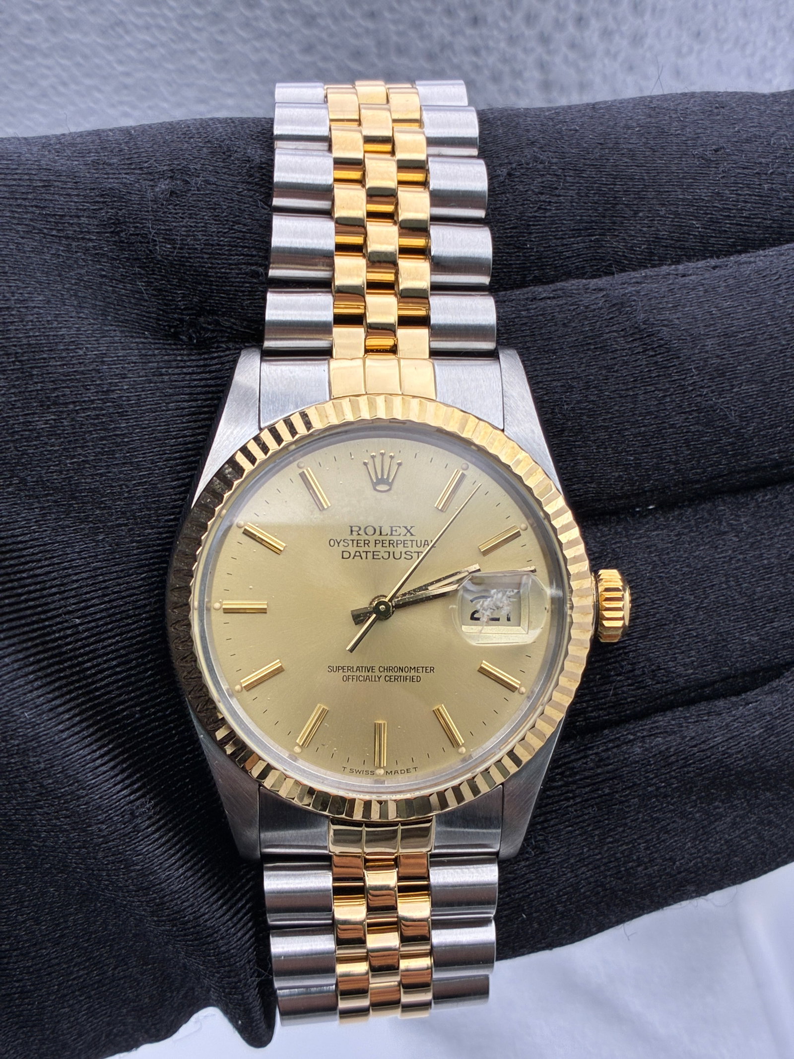 Rolex Datejust 16013 Champagne Dial Jubilee Bracelet Papers 1988: Rolex Datejust 16013 Champagne Dial Jubilee Bracelet Papers 1988 This Rolex Datejust features a champagne stick dial and is paired with a Jubilee bracelet. The watch has a fluted bezel and comes with 