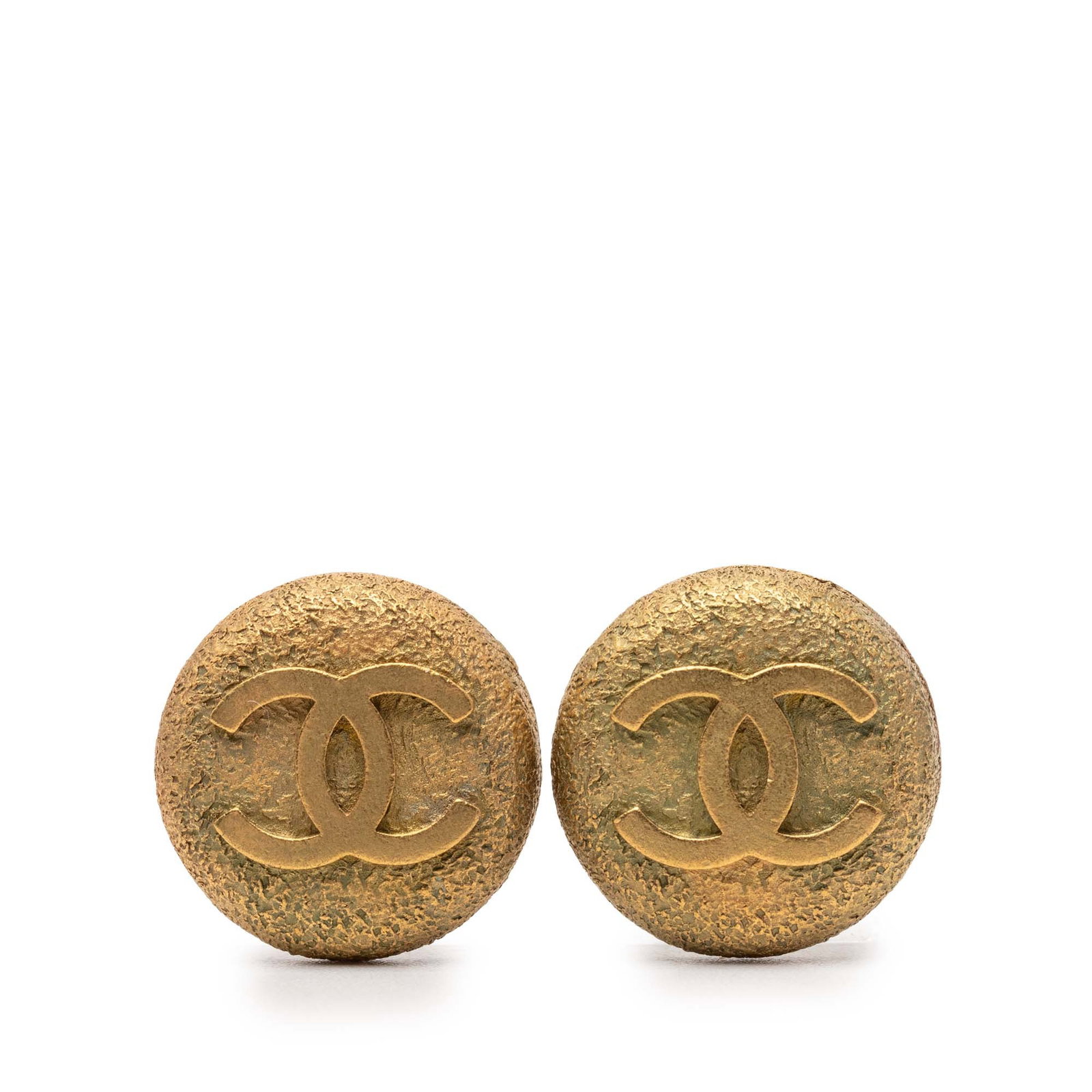 Chanel CC Logo Gold Tone Metal Round Clip On Earrings: Chanel CC Logo Gold Tone Metal Round Clip On Earrings These Chanel round clip-on earrings are crafted from gold tone metal and feature the iconic CC logo. Designed for non-pierced ears, they have back