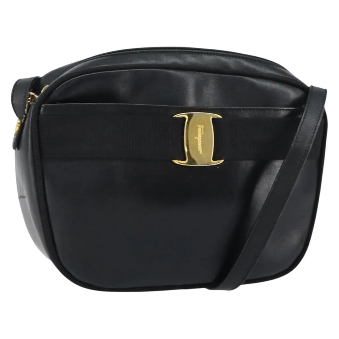 Black Leather Shoulder Bag Salvatore Ferragamo Vala: Black Leather Shoulder Bag Salvatore Ferragamo Vala This Salvatore Ferragamo Vala shoulder bag is crafted from black leather and features a classic, feminine design. It is pre-owned and in good condit
