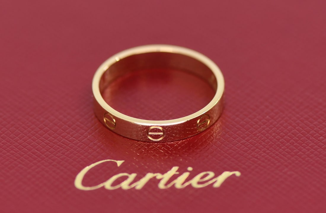 Cartier Love Ring SM 18K Yellow Gold Size 58: Cartier Love Ring SM 18K Yellow Gold Size 58 Cartier Love ring in 18k yellow gold, small model, size 58/8.5. The ring has a width of 3.5 mm and weighs 3.5 grams. It is pre-owned and made in France. Co