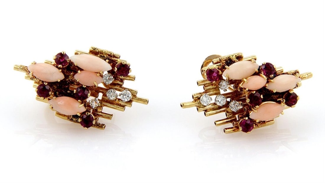 George Weil Ruby Diamond Huggie Clip Earrings in 18k Gold Platinum: George Weil Ruby Diamond Huggie Clip Earrings in 18k Gold Platinum Vintage George Weil fine jewelry huggie clip earrings in an original design with diamond and ruby accents. Crafted in 18k yellow gold