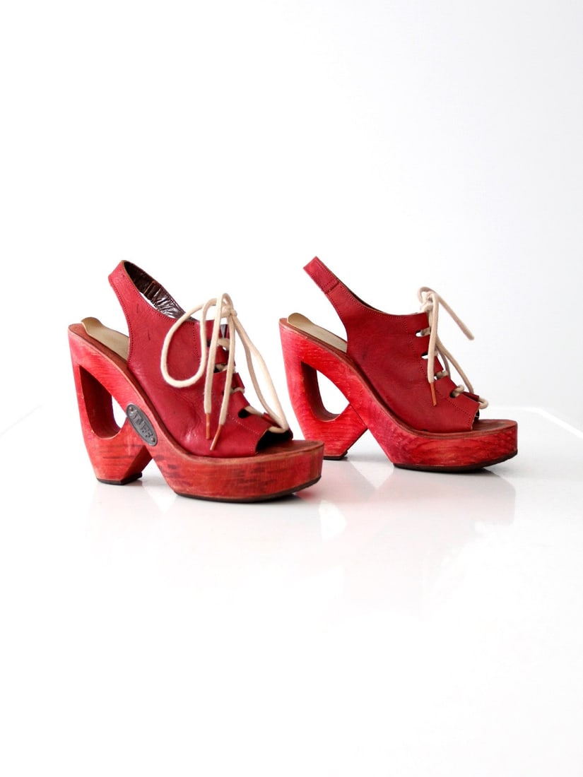 1970s Frank Sbicca Red Leather Platform Heels with Cut-Out Design: 1970s Frank Sbicca Red Leather Platform Heels with Cut-Out Design Step back into the 1970s with this stunning pair of platforms from Shoes n Stuff by Frank Sbicca. Crafted from beautifully aged red
