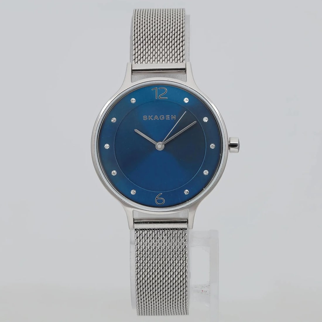 Skagen Anita 30mm Blue Dial Ladies Quartz Watch SKW2307 Stainless Steel Bracelet: Skagen Anita 30mm Blue Dial Ladies Quartz Watch SKW2307 Stainless Steel Bracelet Discover the elegance of the Skagen Anita Ladies Quartz Watch, featuring a captivating blue dial encased in a 30mm