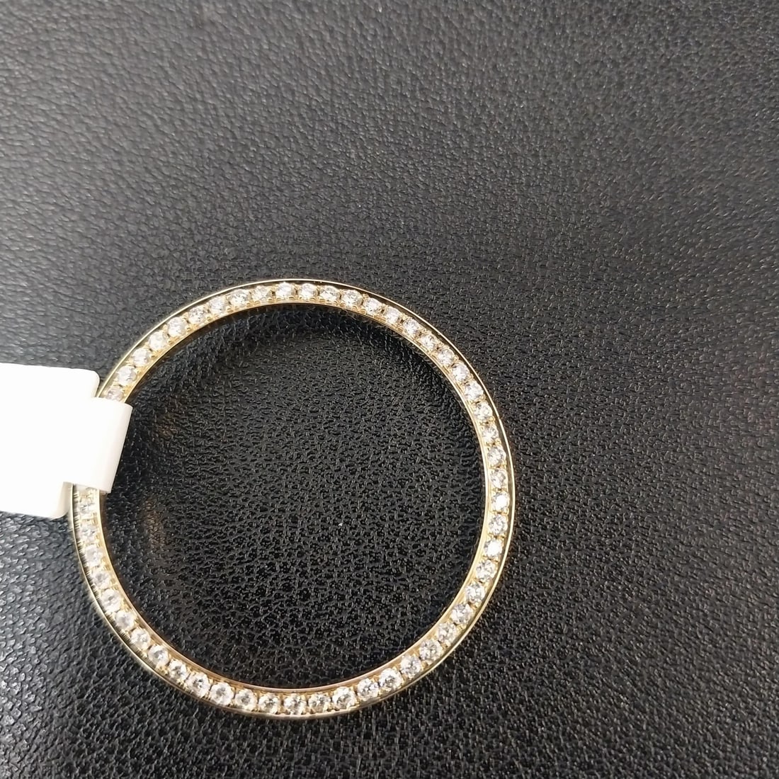 Custom 14K Yellow Gold Diamond Bezel for Datejust 36MM 1.05ct: Custom 14K Yellow Gold Diamond Bezel for Datejust 36MM 1.05ct This is a custom bezel designed to fit a Datejust 36MM watch. Crafted from 14K yellow gold, it features a total diamond weight of 1.05 car