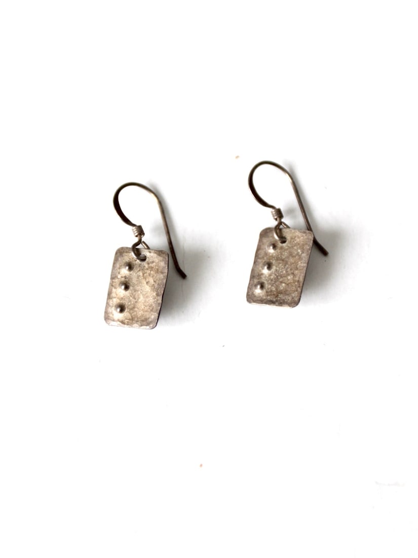 Vintage Silver Tone Drop Earrings with Stamped Dot Design: Vintage Silver Tone Drop Earrings with Stamped Dot Design Elevate your accessory collection with these exquisite vintage drop earrings. Crafted with a stylish silver tone metal, each earring features 