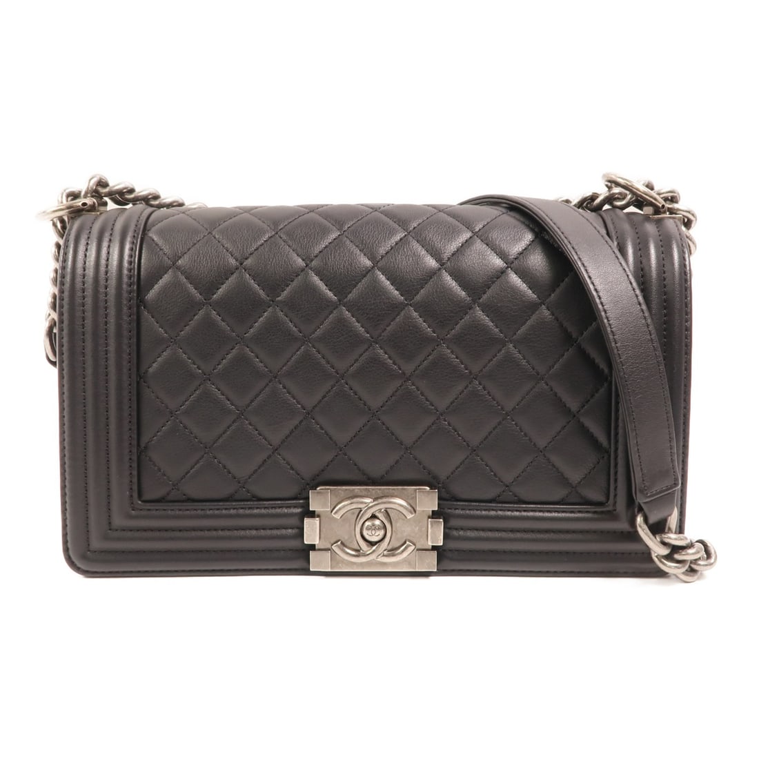 Chanel Boy 25 calfskin shoulder bag in black with CC: Chanel Boy 25 calfskin shoulder bag in black with CC A CHANEL CC Boy 25 shoulder bag in black calfskin leather. It features a flap pocket and comes with a hologram sticker and guarantee. The bag is in
