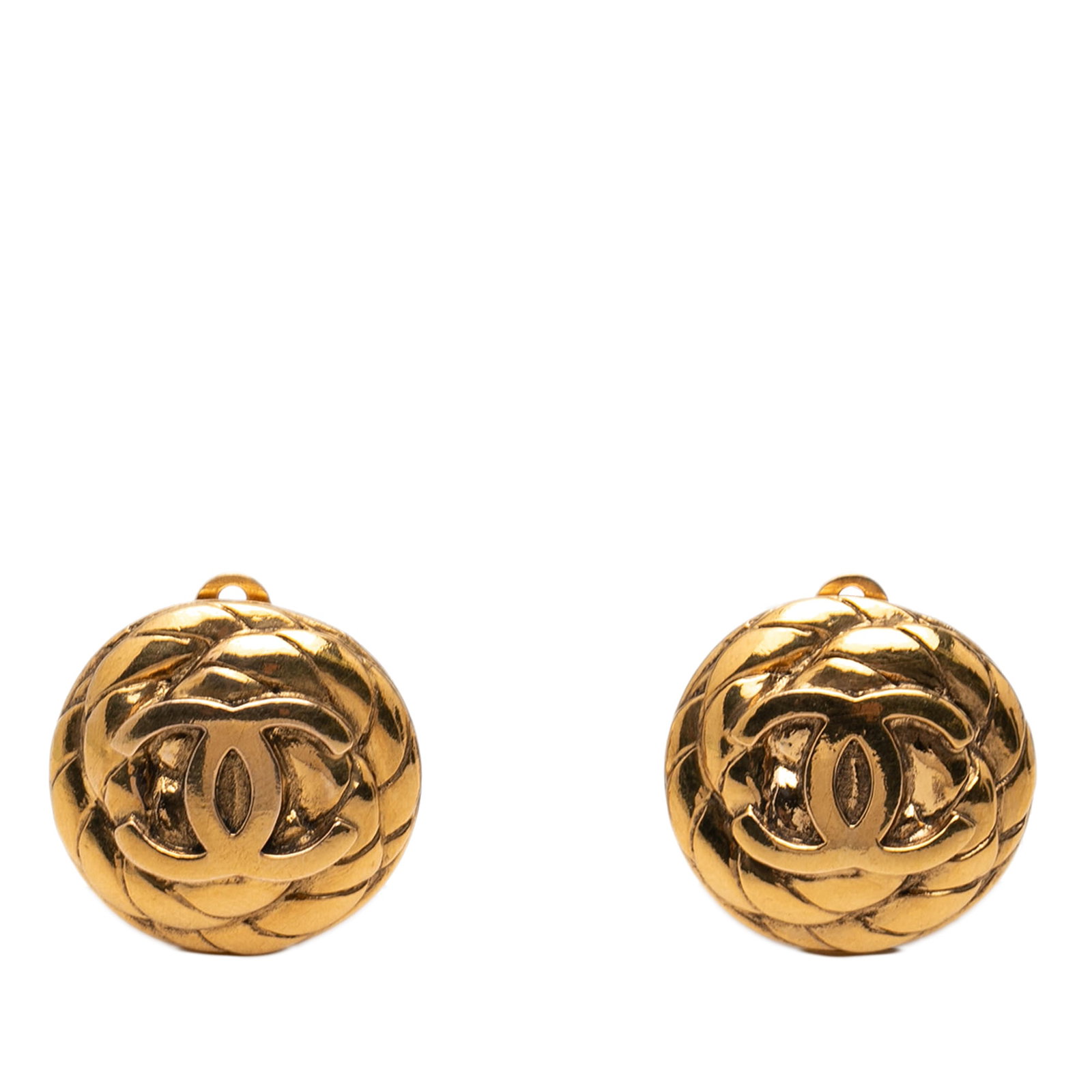 Chanel CC Quilted Round Clip Earrings Gold Plated: Chanel CC Quilted Round Clip Earrings Gold Plated Round Chanel clip-on earrings with a quilted CC design in gold-plated metal. This costume jewelry pair is made in France and features clip-on back clo