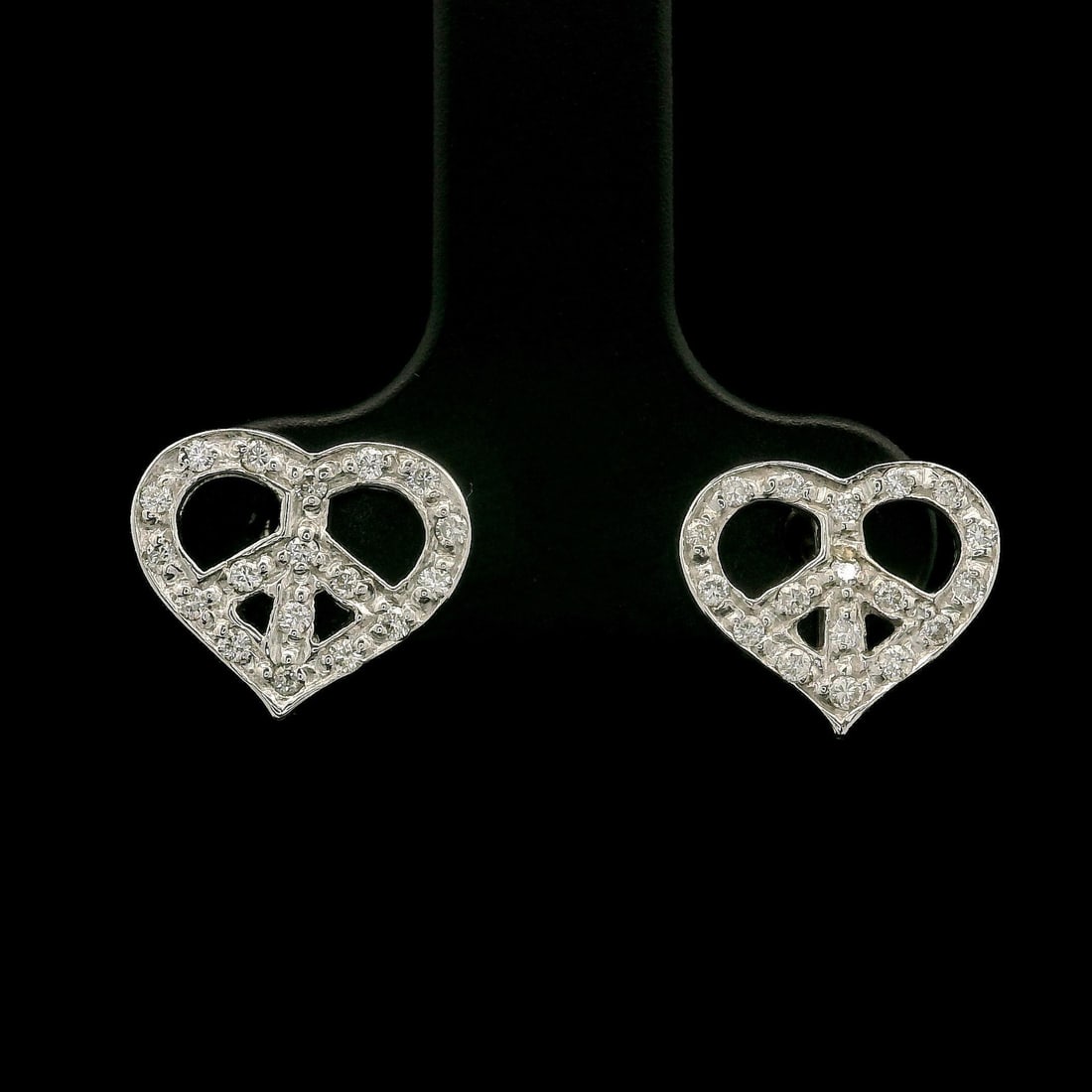 18K Solid White Gold 0.20ctw Diamond Heart Stud Earrings (1 of 5)