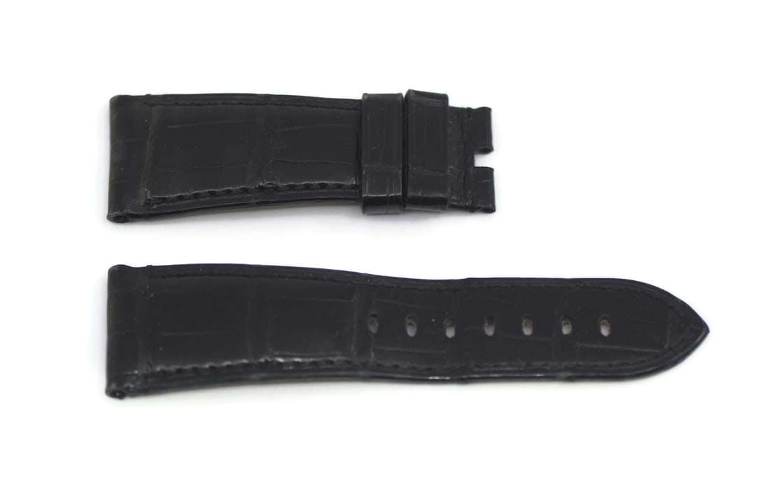 Panerai crocodile pattern leather watch strap 26mm: Panerai crocodile pattern leather watch strap 26mm This is a pre-owned Panerai black leather wristwatch strap, crafted from high-quality leather and designed for a 26mm lug width. The strap features a
