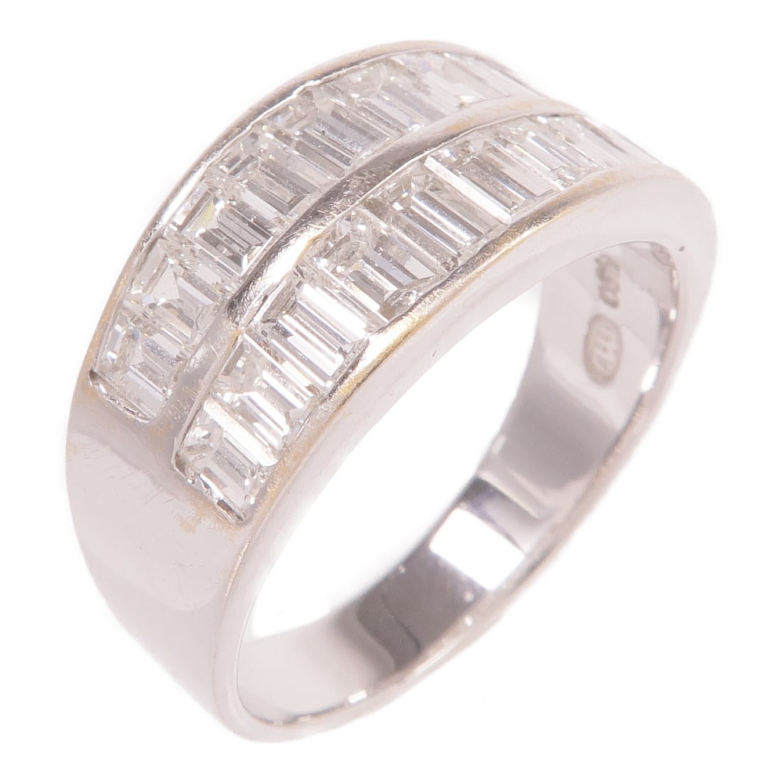 18K White Gold Diamond Ring Size 7.75 for Women: 18K White Gold Diamond Ring Size 7.75 for Women Diamond ring in 18K white gold with a clear diamond main stone. The ring is size 7.75 and has a ring width of 4-9 mm. It is described as having reasonab