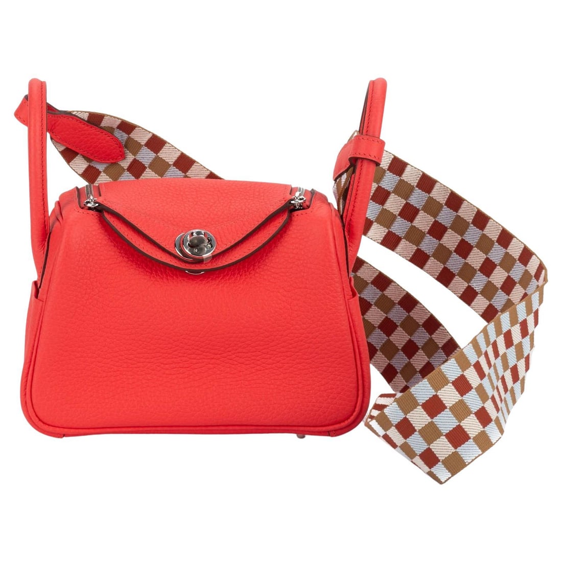 Hermes Mini Lindy Rose Texas Togo Limited Edition with Palladium Hardware: Hermes Mini Lindy Rose Texas Togo Limited Edition with Palladium Hardware Introducing the Hermes Mini Lindy in Rose Texas Togo leather, a limited edition piece that embodies elegance and versatility. 