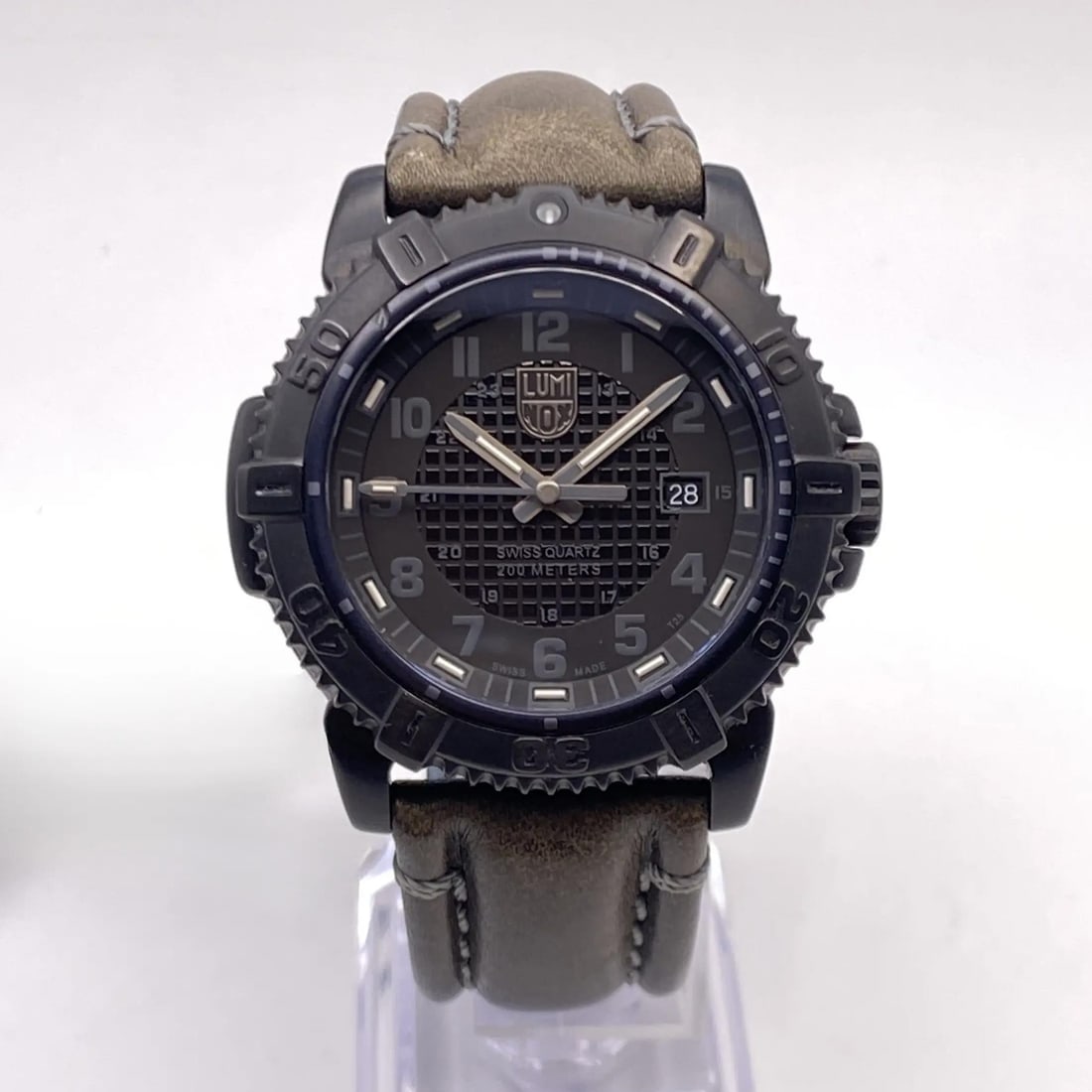 Luminox Modern Mariner 45mm Quartz Black Dial Stainless Steel Watch: Luminox Modern Mariner 45mm Quartz Black Dial Stainless Steel Watch Introducing the Luminox Modern Mariner, a sophisticated 45mm wristwatch designed for both dress and formal military occasions. This 