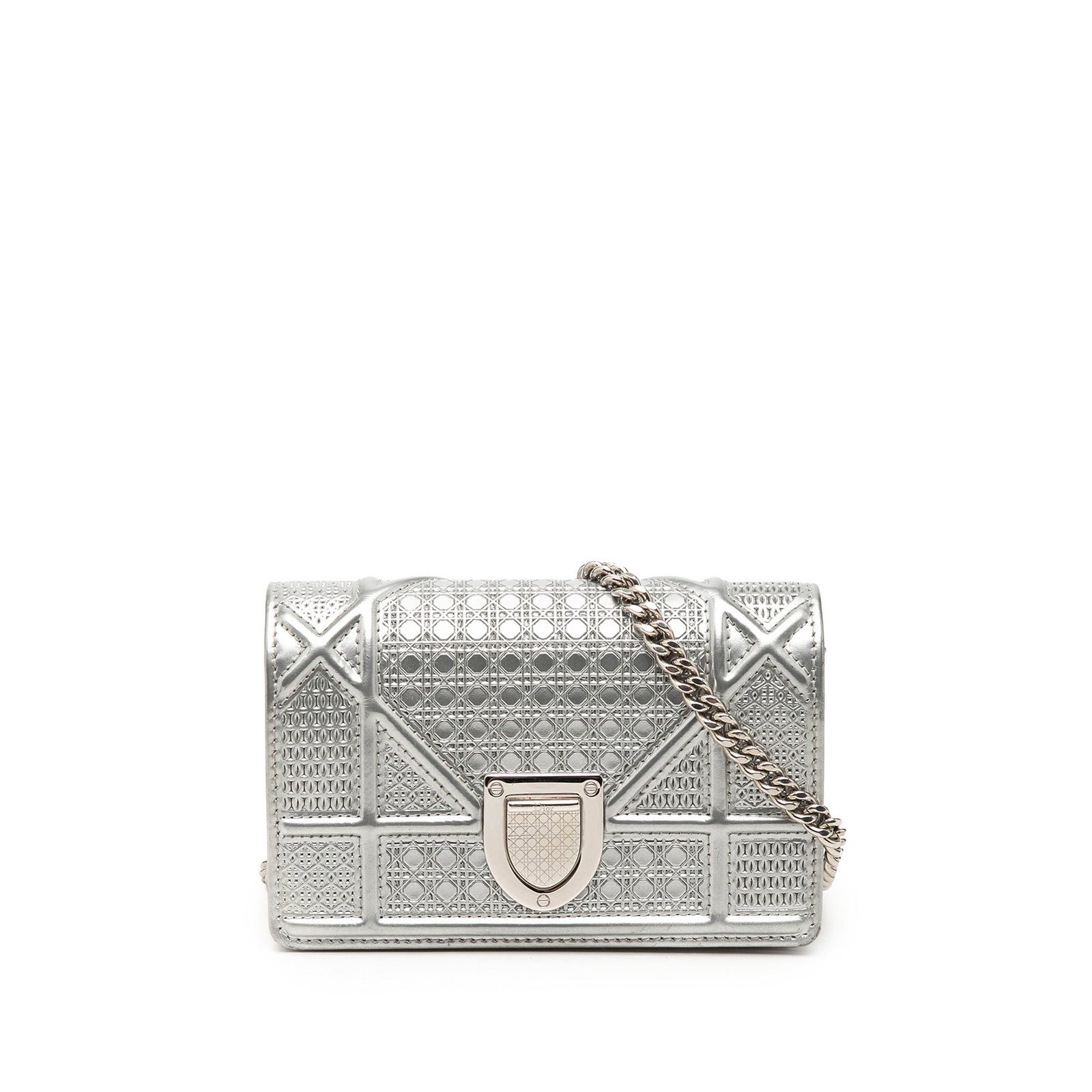 Dior Baby Diorama Flap Metallic Patent Leather Crossbody Bag: Dior Baby Diorama Flap Metallic Patent Leather Crossbody Bag Dior Baby Metallic Patent Microcannage Diorama Flap crossbody bag in silver patent leather. This bag features a detachable silver-tone chai