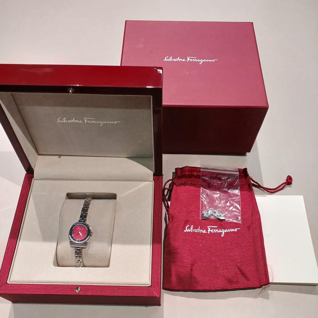 Women's Wristwatch Salvatore Ferragamo Gancini FBF D0818051627111: Women's Wristwatch Salvatore Ferragamo Gancini FBF D0818051627111 Pre-owned Salvatore Ferragamo Gancini women's wristwatch in red, made in Switzerland. The watch is identified by model number FBF D081