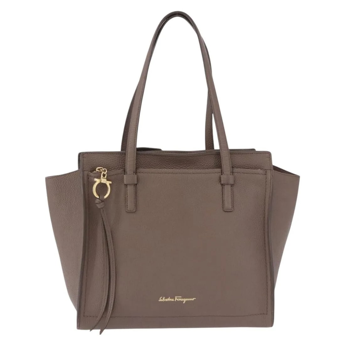 Salvatore Ferragamo Amy Tote Beige Leather Handbag: Salvatore Ferragamo Amy Tote Beige Leather Handbag Salvatore Ferragamo Amy Tote in beige pebbled leather, made in Italy. This female tote is presented in good condition with light exterior loss of sha