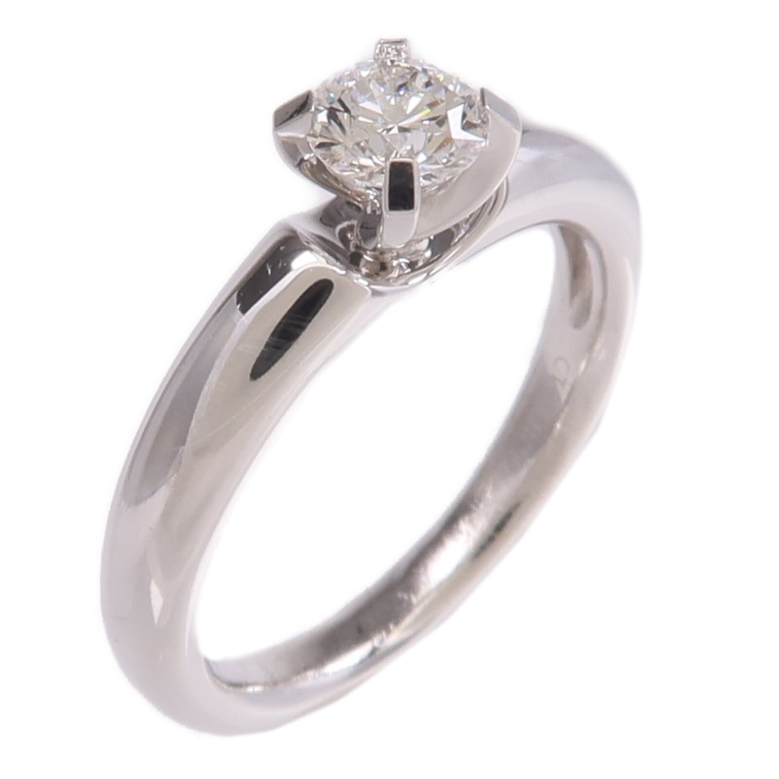 18K White Gold Diamond Ring Brand Jewelry Size 6.25: 18K White Gold Diamond Ring Brand Jewelry Size 6.25 Diamond ring in 18K white gold with a clear diamond main stone. The ring is size 6.25 and has a regular fit. It features a motif measuring 4.5 mm x 