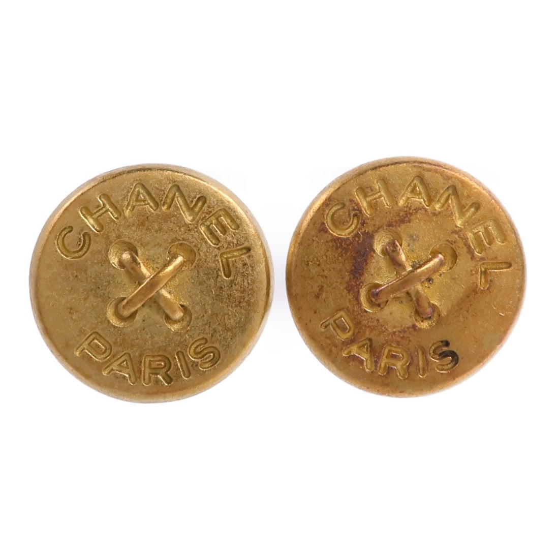 CHANEL CC Clip On Earrings Gold Tone Metal Vintage: CHANEL CC Clip On Earrings Gold Tone Metal Vintage Vintage CHANEL CC clip-on earrings in gold-tone metal. The item is described as very good condition and comes with no accessories. Date code: 94A. Sp