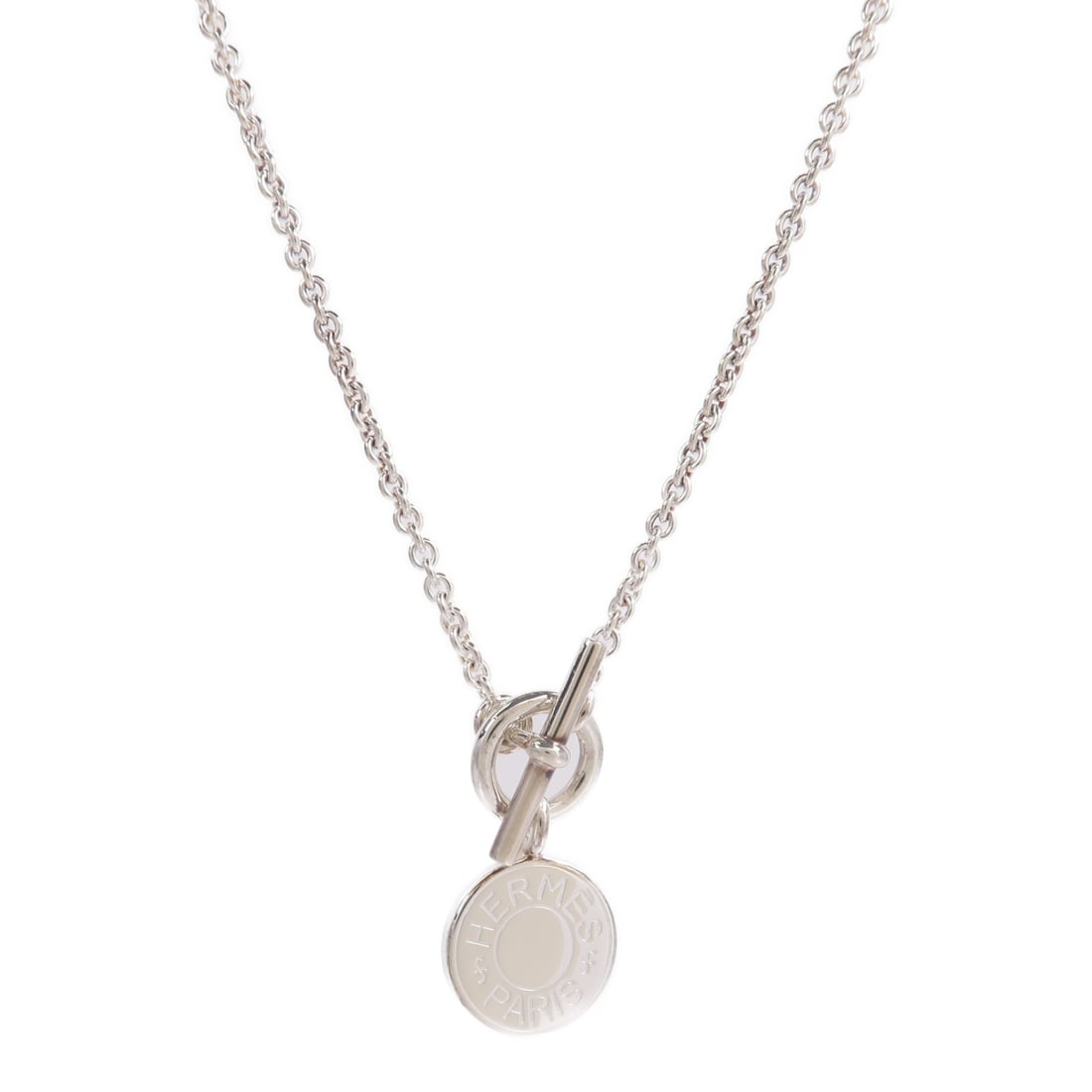 Hermes Amulettes Ex-Libris 925 Silver Pendant Necklace H104143B: Hermes Amulettes Ex-Libris 925 Silver Pendant Necklace H104143B Hermes Amulettes Ex-Libris pendant necklace in 925 sterling silver, presented in a silver-on-silver colorway. It features the Ex-Libris 