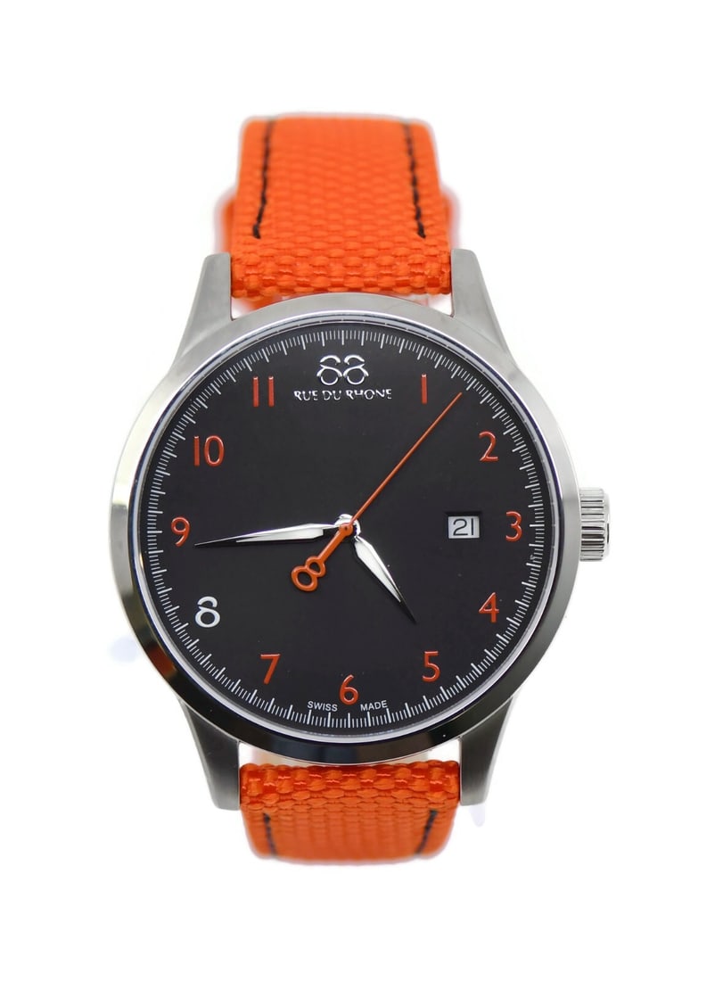 88 Rue Du Rhone Stainless Steel Watch 87WA154102 41mm Authentic: 88 Rue Du Rhone Stainless Steel Watch 87WA154102 41mm Authentic Discover the elegance of the Rue Du Rhone Stainless Steel Watch, model 87WA154102. This sophisticated wristwatch features a precise quar
