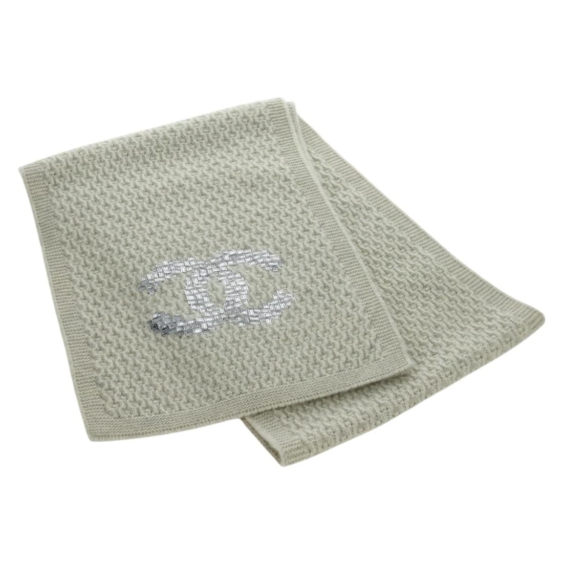 CHANEL Cashmere Scarf Beige Silver COCO Mark Italy: CHANEL Cashmere Scarf Beige Silver COCO Mark Italy Chanel Coco Mark scarf in cashmere with a beige and silver colorway. Made in Italy, this women's scarf has a soft cashmere construction and features 