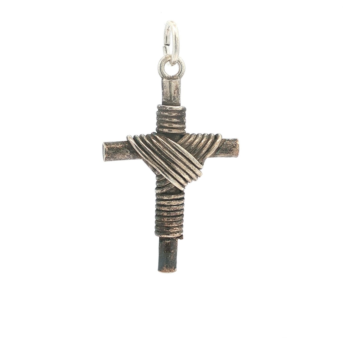 Sterling Silver Cross Pendant With Draped Cloth Motif Vintage Unisex: Sterling Silver Cross Pendant With Draped Cloth Motif Vintage Unisex This vintage large cross pendant is crafted from solid sterling silver and features a wrap draped cloth design at the center. Desig
