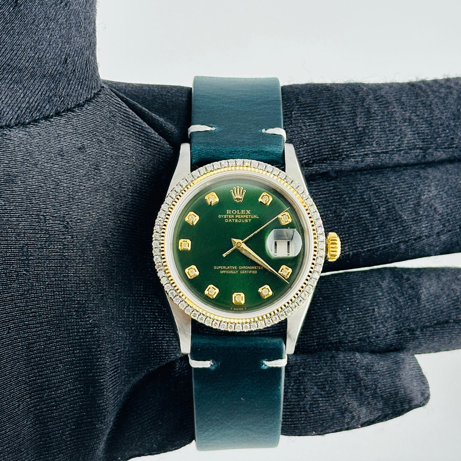 Rolex Datejust Ref 1601 Green Dial Yellow Diamond Markers Aftermarket Leather Band Watch: Rolex Datejust Ref 1601 Green Dial Yellow Diamond Markers Aftermarket Leather Band Watch This Rolex Datejust watch features an Aftermarket green dial with yellow diamond markers, complemented by a pro