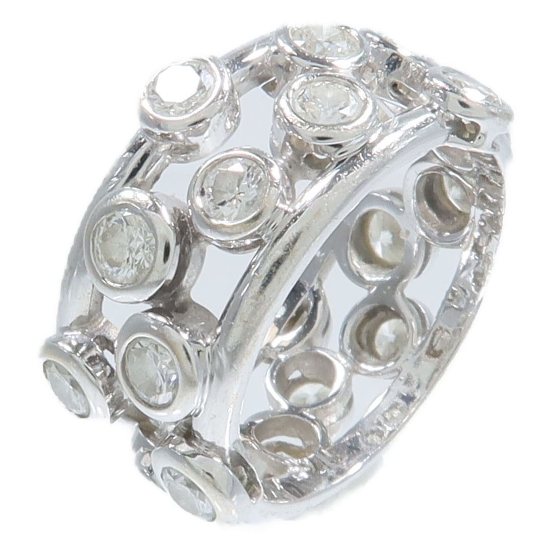 18K White Gold Diamond Ring Size 5.25: 18K White Gold Diamond Ring Size 5.25 A diamond ring crafted in 18K white gold, presented in US size 5.25. The ring features a clear and silver color presentation and weighs 7.4 g. Condition is AB: Ve