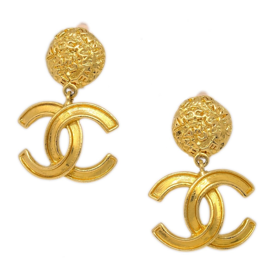 CHANEL 95A clip-on dangle earrings gold-plated France: CHANEL 95A clip-on dangle earrings gold-plated France Pair of Chanel dangle earrings with a clip-on closure and gold-plated finish. Made in France, these earrings are marked 95A and presented in very 