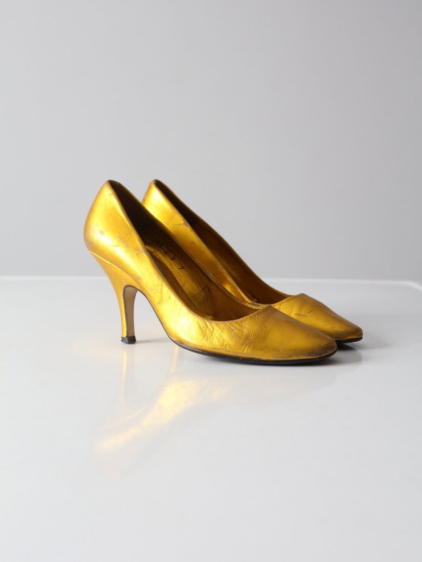 Vintage Gold Leather High Heel Pumps 3.5 Inch Round Toe: Vintage Gold Leather High Heel Pumps 3.5 Inch Round Toe Step into elegance with these vintage gold metallic pumps, crafted from soft leather. These high heels feature a stylish round toe and a comfort