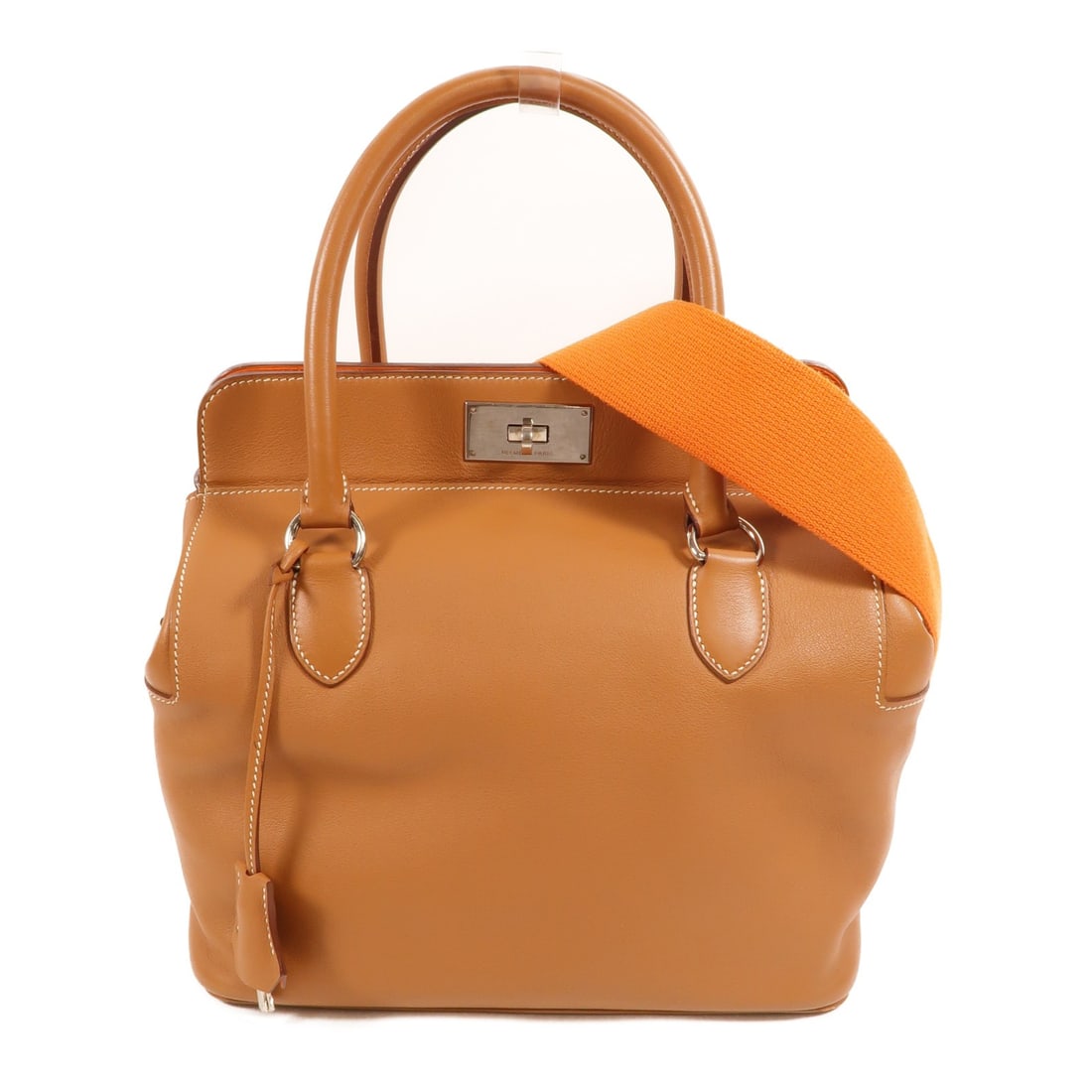 Hermes Toolbox 26 Swift Calfskin 2 Way Shoulder Handbag Orange Gold: Hermes Toolbox 26 Swift Calfskin 2 Way Shoulder Handbag Orange Gold Hermes Toolbox 26 2 Way Shoulder Bag Handbag in Gold/Orange. It is made from Swift leather and calfskin (cowhide) and features a tur