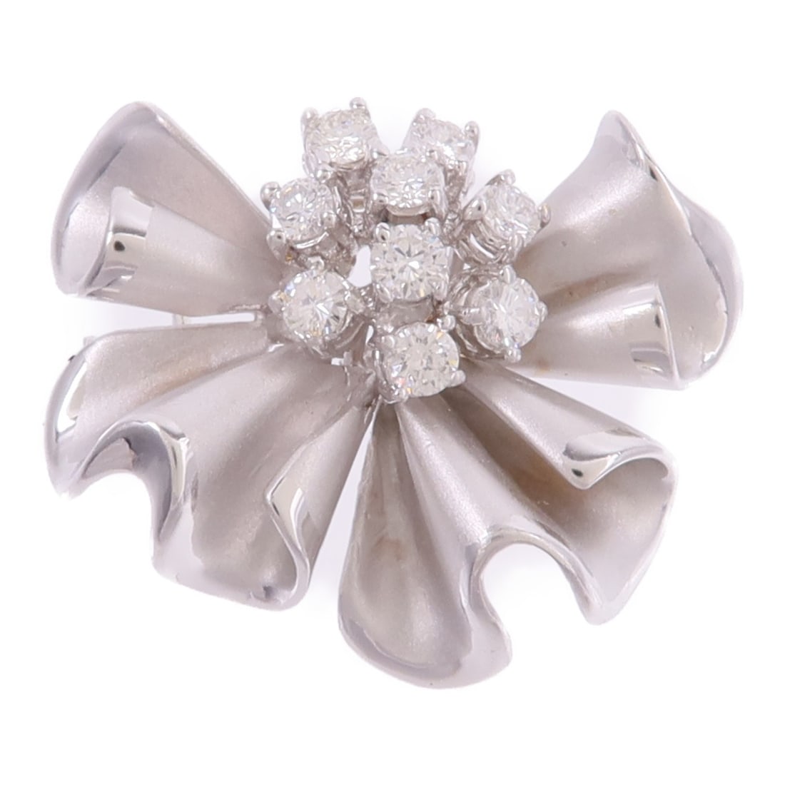 18K White Gold Diamond Brooch Jewelry Piece: 18K White Gold Diamond Brooch Jewelry Piece A diamond brooch in 18K white gold, featuring clear diamonds. The piece measures 19 mm x 26 mm and weighs 8.2 g. Condition is AB: Very Good. Accessories are
