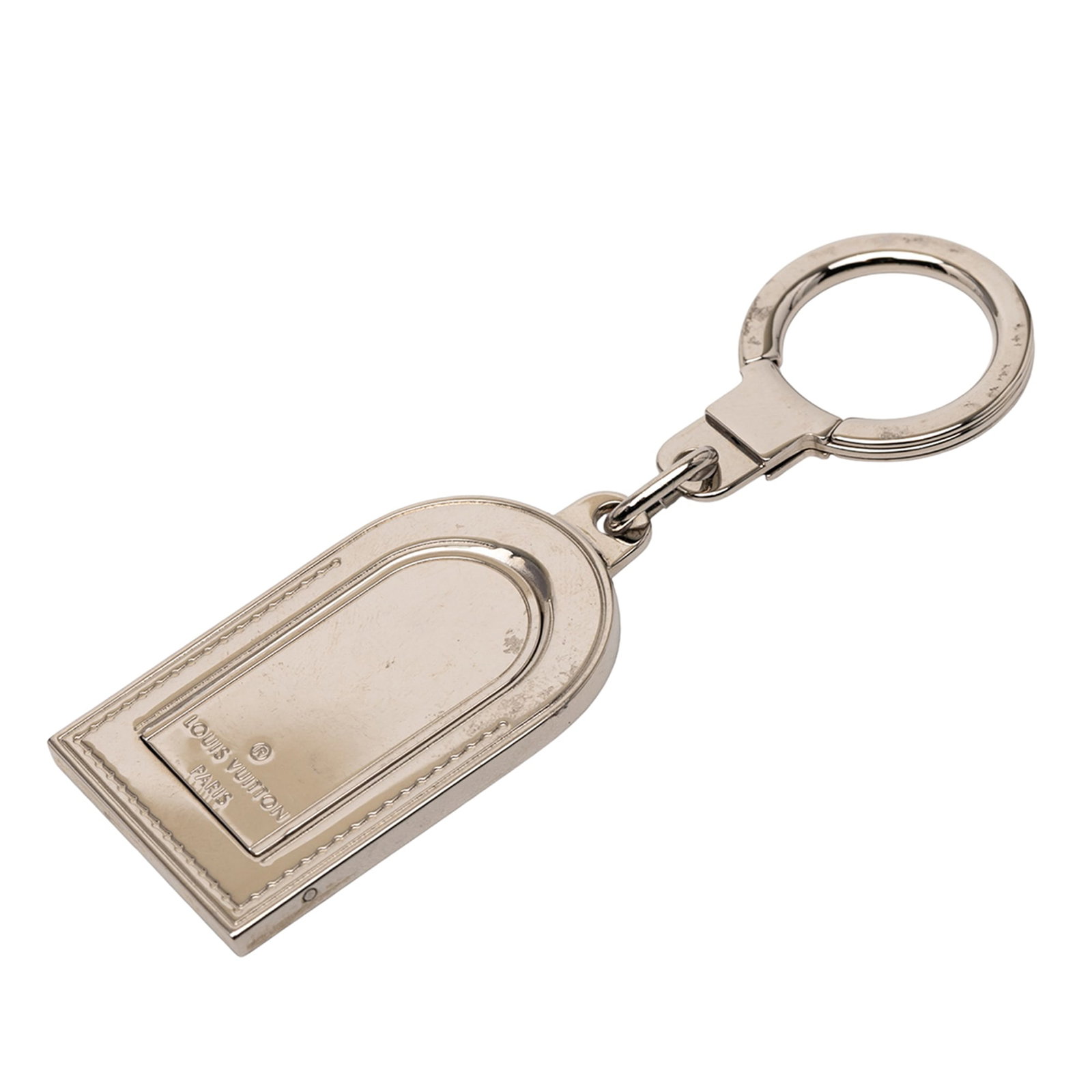 Louis Vuitton Silver Metal Key Holder Luggage Tag Italy: Louis Vuitton Silver Metal Key Holder Luggage Tag Italy This Louis Vuitton Silver Metal Luggage Tag Key Holder showcases a sleek silver-plated design, perfect for adding a touch of luxury to your keys