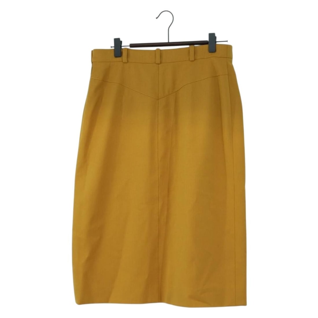 Hermes brown wool women s skirt France: Hermes brown wool women s skirt France This women's skirt by Hermes is crafted from brown wool and made in France. The skirt features a shaft height of approximately 62 cm (24.4 inches) and a waist me