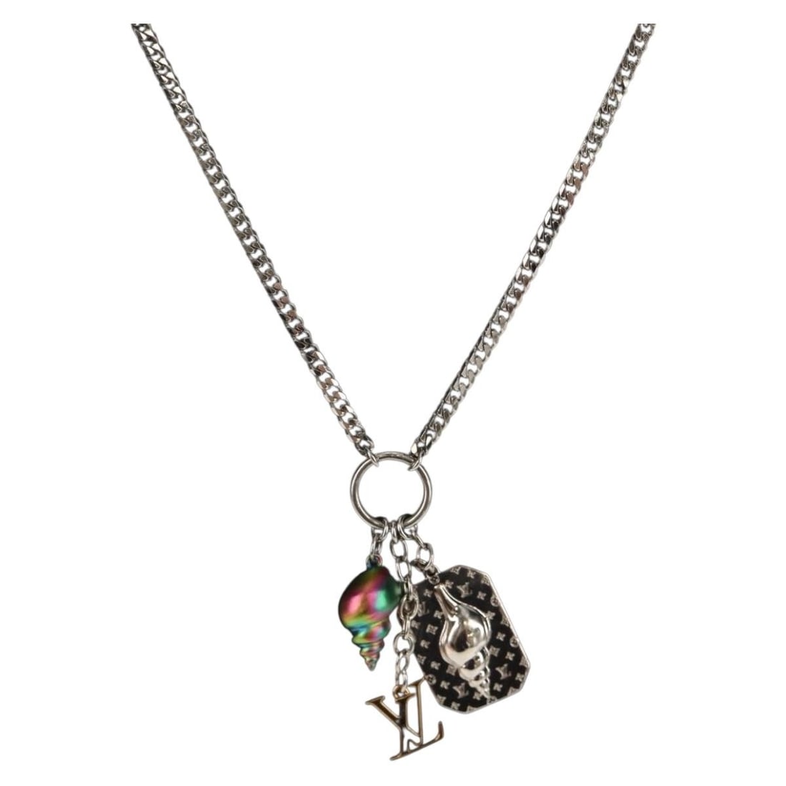 Louis Vuitton M01495 Silver Metal Shell Necklace with Box Dust Bag: Louis Vuitton M01495 Silver Metal Shell Necklace with Box Dust Bag A Louis Vuitton shell necklace in silver metal, made in Italy. The necklace has a total length of approximately 58 cm (22.8 inches) a