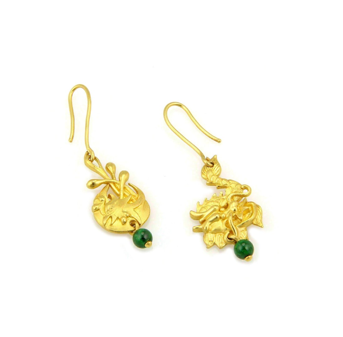 Unbranded Vintage 24k Gold Jade Dragon Phoenix Dangle Earrings: Unbranded Vintage 24k Gold Jade Dragon Phoenix Dangle Earrings Vintage estate fine jewelry dangle/drop earrings featuring carved jade beads and dragon and phoenix hook motifs. Crafted in 24k yellow go
