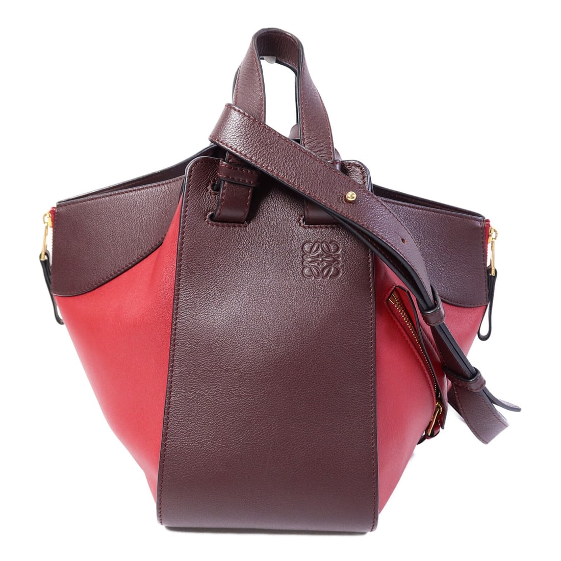 LOEWE Hammock red calfskin 2-way shoulder bag with gold-tone hardware: LOEWE Hammock red calfskin 2-way shoulder bag with gold-tone hardware This LOEWE 2-way shoulder bag is crafted from high-quality red calfskin leather and features gold-tone hardware. Designed with ver