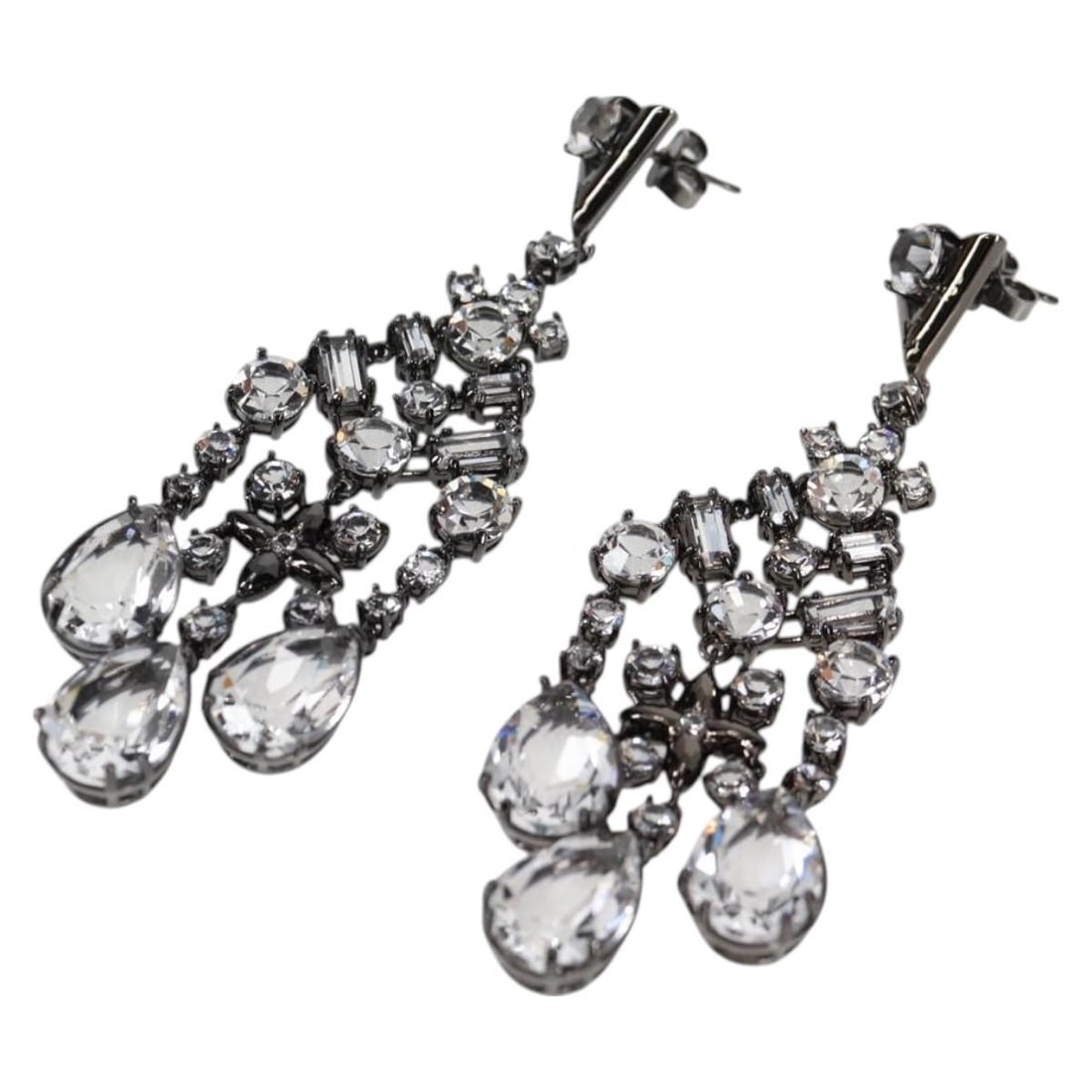Louis Vuitton M02180 LV Chandelier Metal Earring Silver Tone: Louis Vuitton M02180 LV Chandelier Metal Earring Silver Tone Louis Vuitton Pierce LV Chandelier earring in silver tone metal. The item comes with a dust bag and item box. Condition is described as SA 
