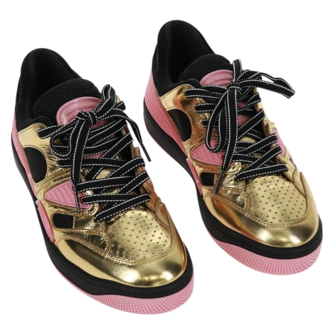 Gucci gold leather basketball sneakers size 35 with dust bag box: Gucci gold leather basketball sneakers size 35 with dust bag box These GUCCI women's basketball sneakers feature a gold leather upper and are crafted in Italy. The sneakers are in excellent, un-used c