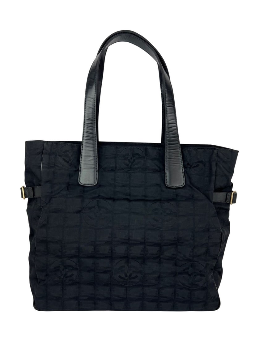 Chanel Travel Line Black Nylon Tote Bag Quilted Vintage: Chanel Travel Line Black Nylon Tote Bag Quilted Vintage Vintage Chanel Travel Line tote bag in black quilted canvas nylon with double leather handles and a zip-top closure. Designed in a medium rectan