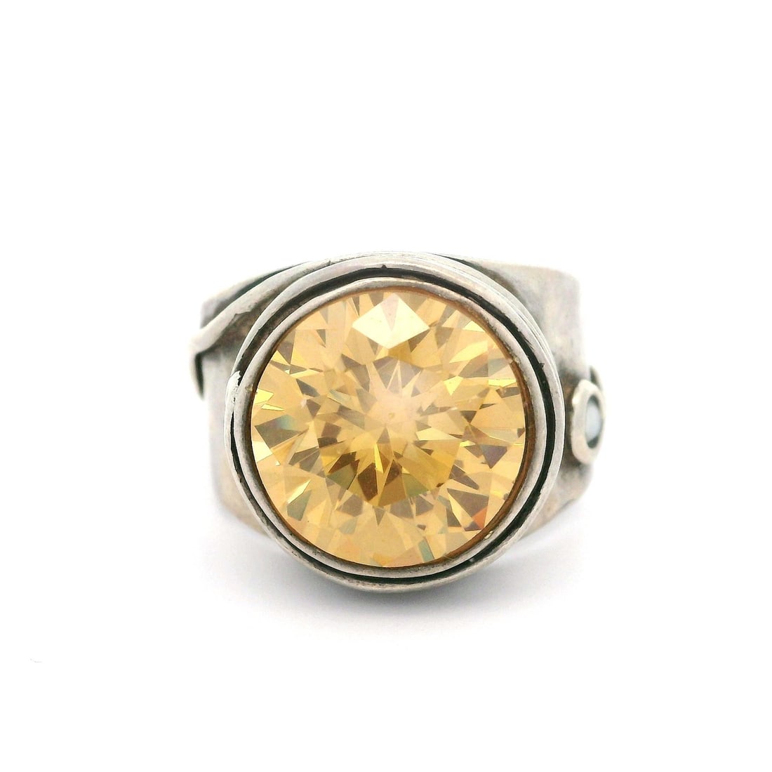 Vintage Sterling Silver Pearl and Orange Cubic Zirconia Cocktail Ring: Vintage Sterling Silver Pearl and Orange Cubic Zirconia Cocktail Ring This exquisite vintage cocktail ring features a stunning combination of stones set in high-quality sterling silver. The centerpiec