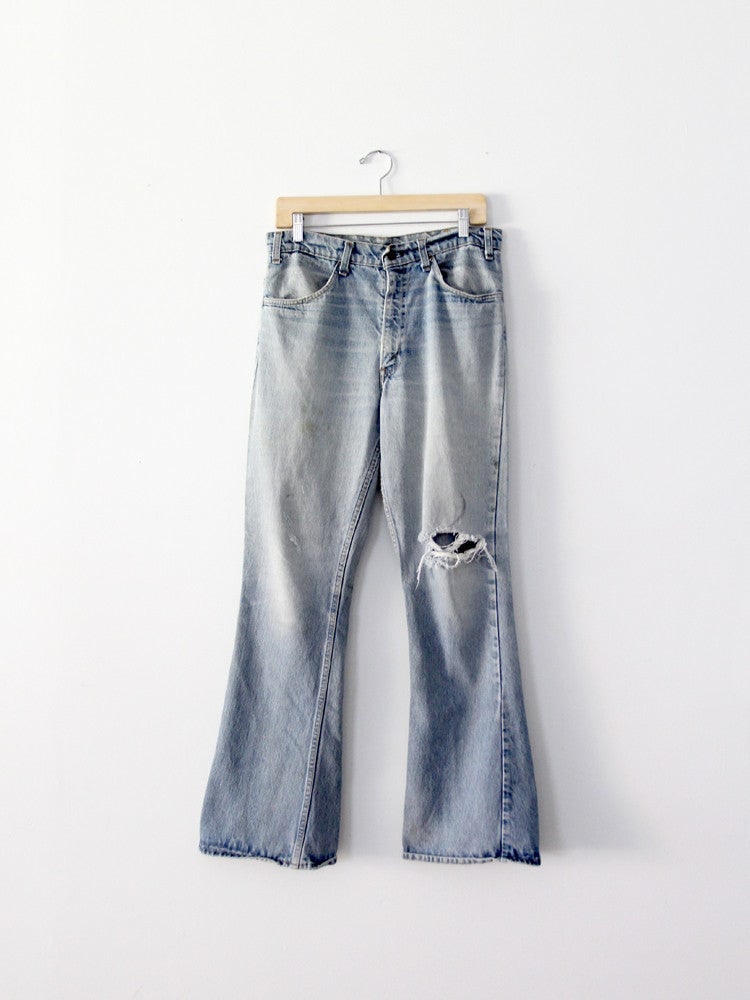 1970s Vintage Levis High Waist Flare Leg Jeans 33 x 32: 1970s Vintage Levis High Waist Flare Leg Jeans 33 x 32 Discover a classic piece of fashion history with these Vintage Levis Flare Leg Jeans from the 1970s. Featuring a light wash, high waist, and styl