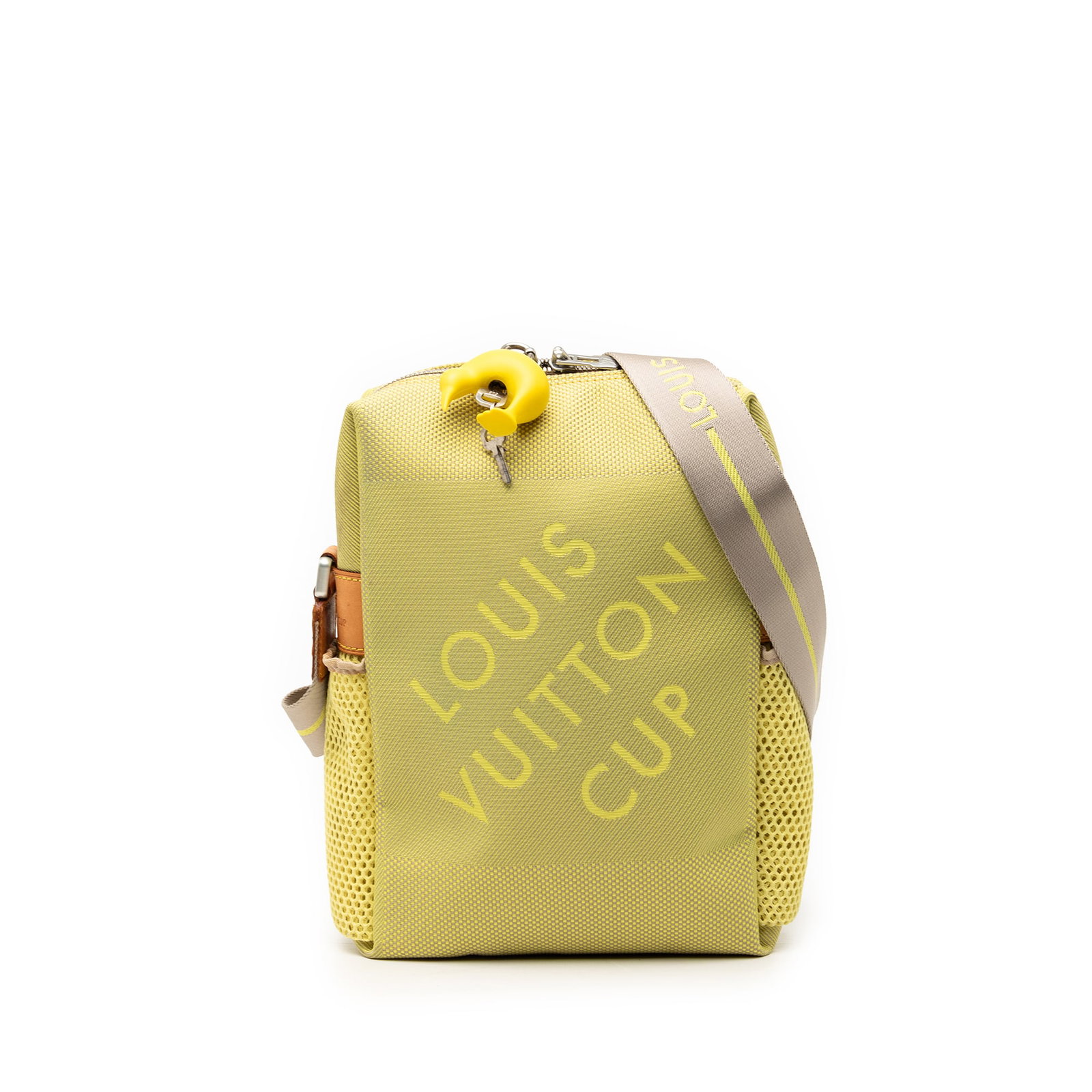 Louis Vuitton Weatherly Damier Geant Americas Cup bag: Louis Vuitton Weatherly Damier Geant Americas Cup bag This Louis Vuitton 2003 Damier Geant Weatherly Americas Cup bag features a durable green fabric canvas body with an adjustable flat strap for comf