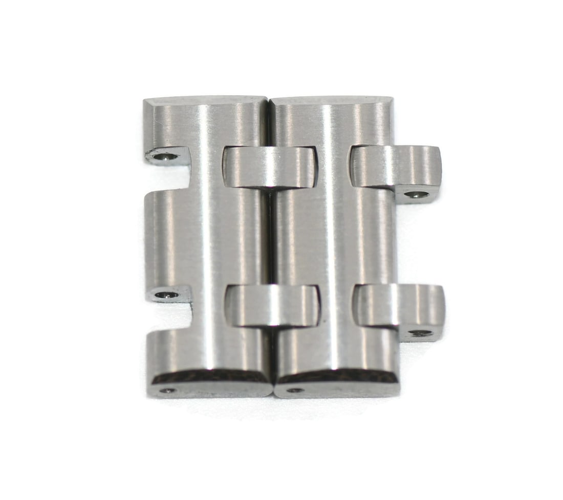 Audemars Piguet Royal Oak Offshore Stainless Steel Band Links 18mm: Audemars Piguet Royal Oak Offshore Stainless Steel Band Links 18mm Enhance your Audemars Piguet Royal Oak Offshore watch with these authentic stainless steel band links. Designed specifically for the 
