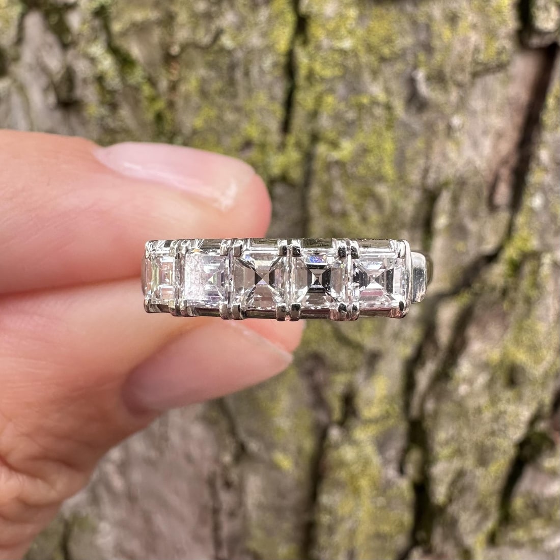 PT900 Platinum Diamond Five Stone Band Ring 1.03ctw Size 7: PT900 Platinum Diamond Five Stone Band Ring 1.03ctw Size 7 This vintage platinum band ring features five natural carre step cut diamonds, prong set in a classic design. The diamonds have a combined to