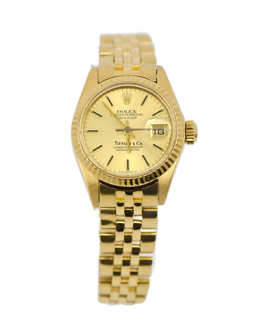 Datejust 6917 18K Yellow Gold Wristwatch with Tiffany & Co Dial by Rolex: Datejust 6917 18K Yellow Gold Wristwatch with Tiffany & Co Dial by Rolex This Rolex Datejust Tiffany & Co wristwatch features a 26 mm case crafted from 18K yellow gold and a matching yellow gold band.