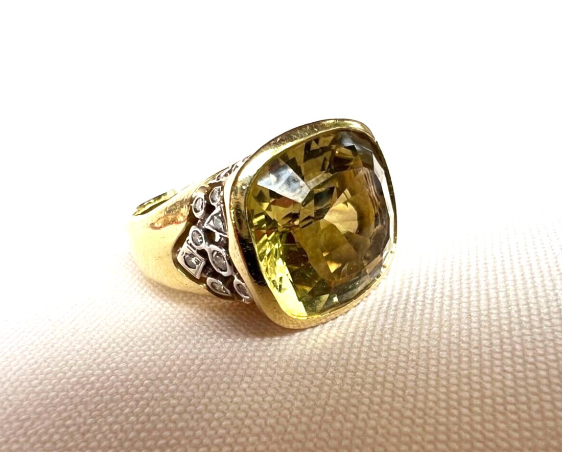 Ceidengang Citrine Diamond Ring in 18K Yellow Gold Size 5.5: Ceidengang Citrine Diamond Ring in 18K Yellow Gold Size 5.5 An 18k yellow gold ring featuring a cushion-shaped citrine accented with approximately 0.80 ct of G VS diamonds. The ring is size 5.5 and is