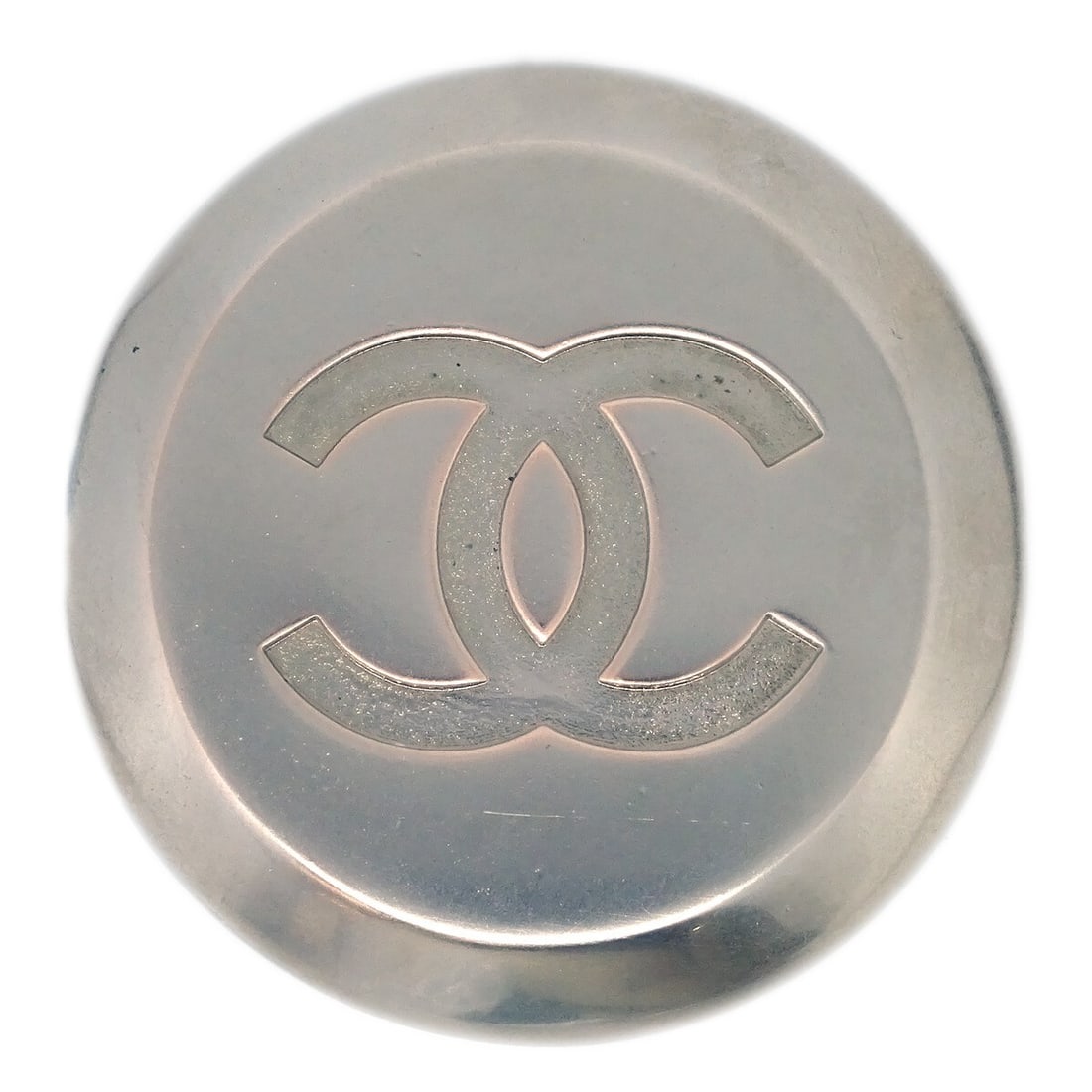 Vintage Chanel silver plated scarf ring with box: Vintage Chanel silver plated scarf ring with box Vintage Chanel scarf ring in silver-plated metal with a 99P mark. Made in France, this scarf ring has a silver-tone finish and comes with its box. Cond