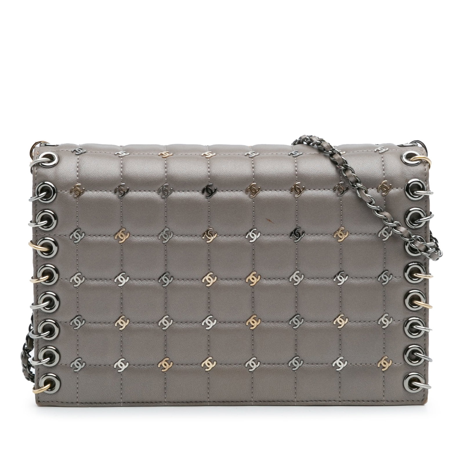Chanel Small Lambskin Chocolate Bar Flap Bag with Studs: Chanel Small Lambskin Chocolate Bar Flap Bag with Studs Introducing the Chanel Small Lambskin Chocolate Bar CC Piercing Studded Chain Flap, a stylish and sophisticated bag crafted from luxurious quilt